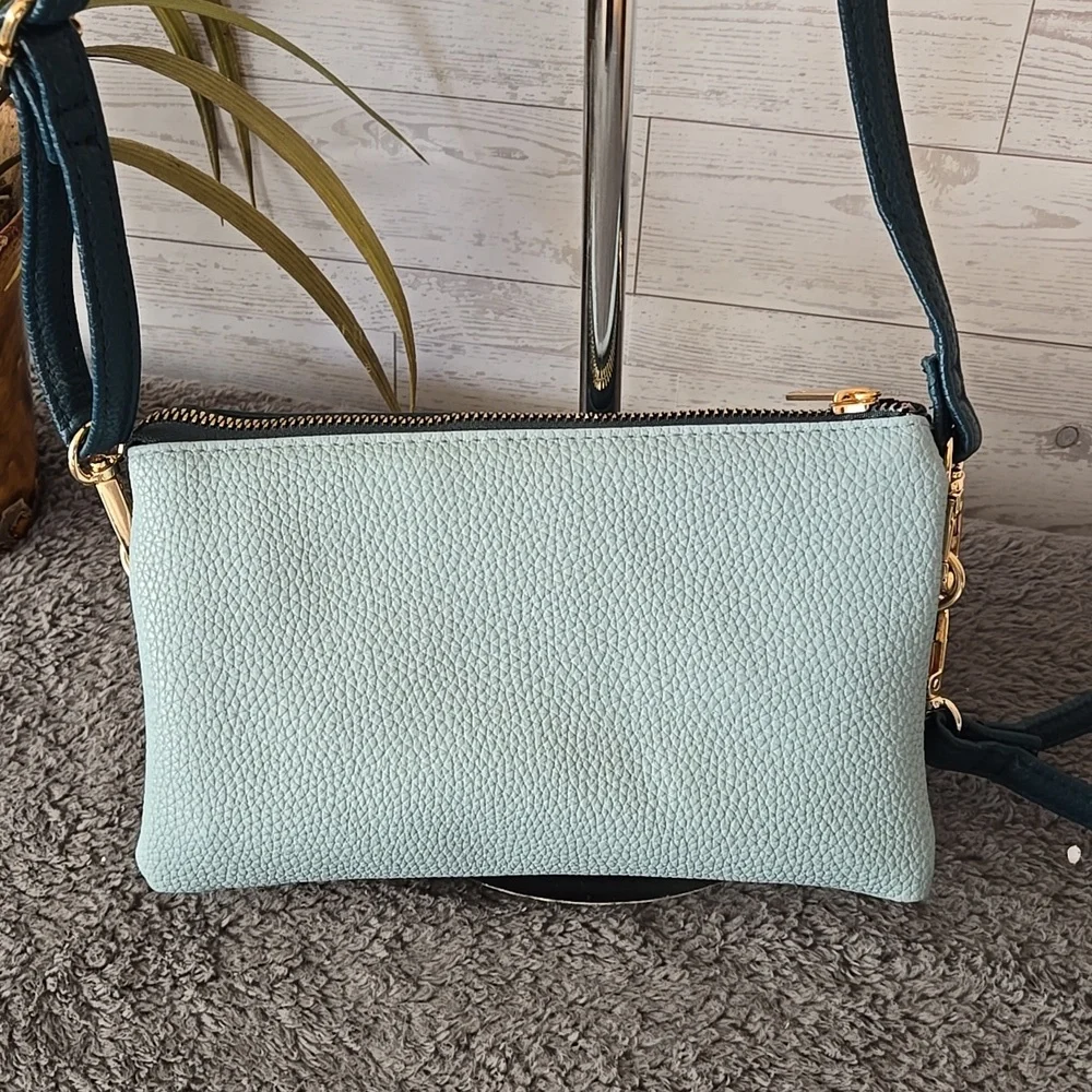 ⭐️Kedzie Crossbody/Wristlet